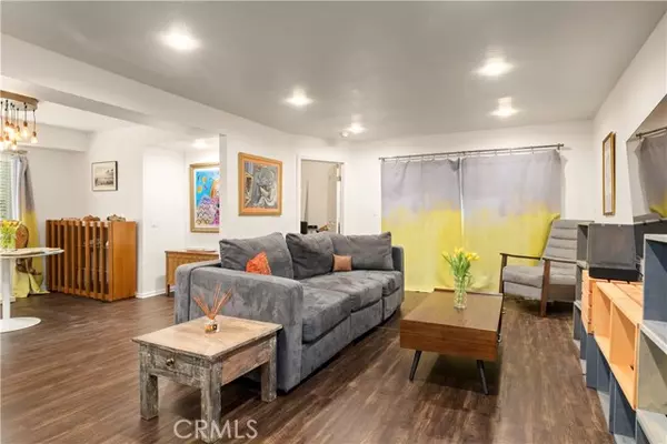 Sherman Oaks, CA 91423,5009 Woodman AVE 105