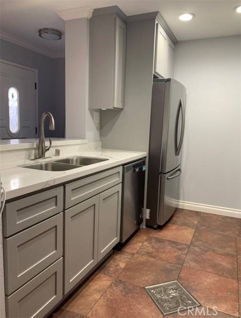 Valencia, CA 91355,25718 Hogan DR C3