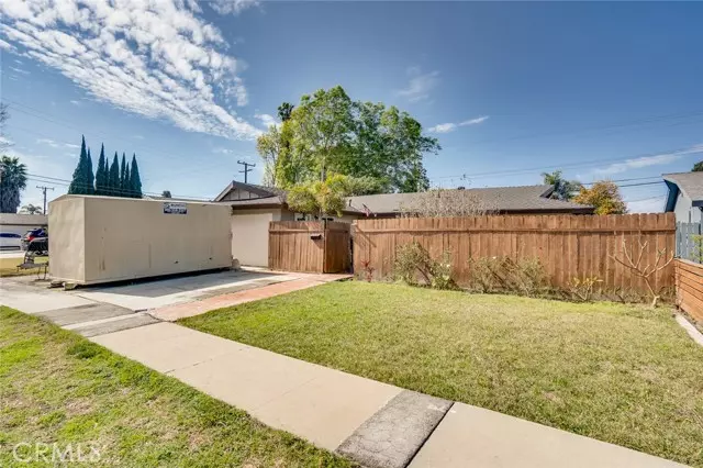 16241 Fairway LN, Huntington Beach, CA 92649