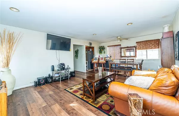 Los Angeles, CA 90003,10016 S San Pedro ST