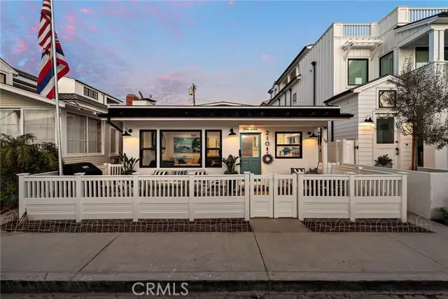Newport Beach, CA 92662,210 Collins AVE