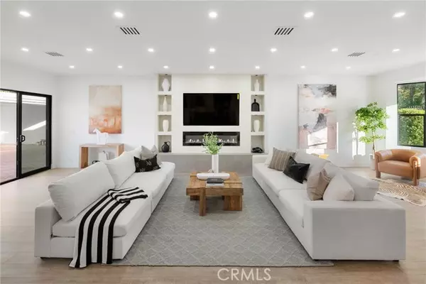 Woodland Hills, CA 91367,22901 Burbank BLD