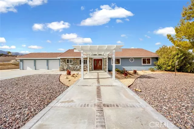 31707 Ace PL, Llano, CA 93544