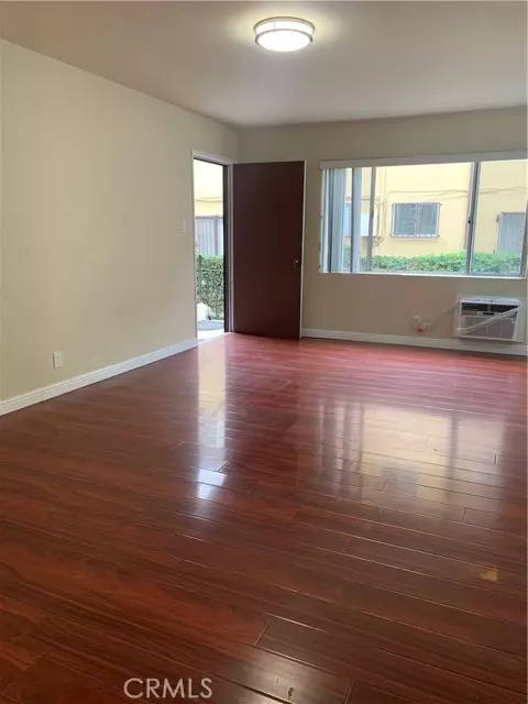 Los Angeles, CA 90004,127 S Oxford AVE