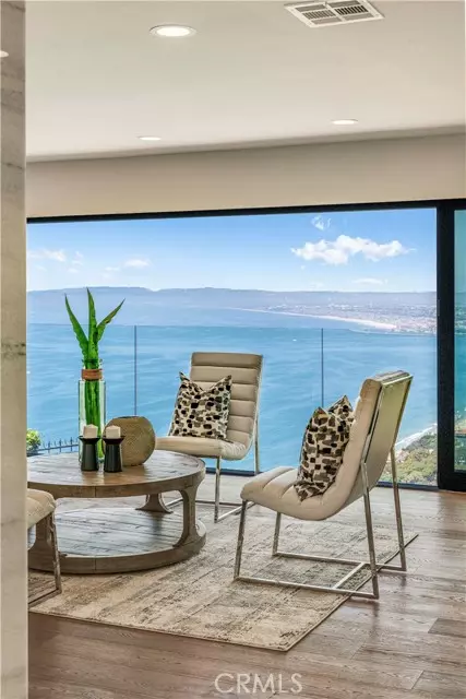 Palos Verdes Estates, CA 90274,880 Via Del Monte