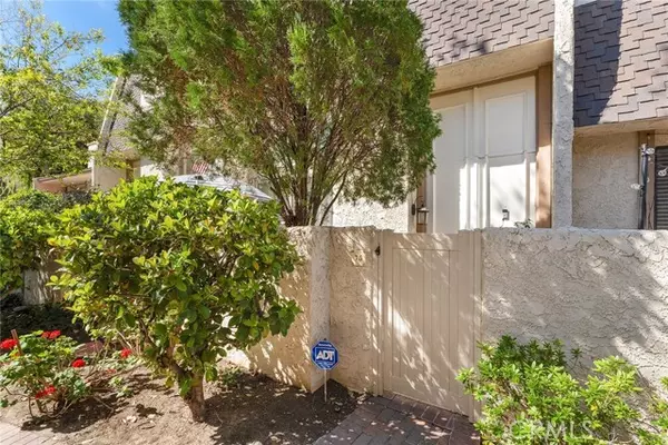 Woodland Hills, CA 91367,6201 Shoup AVE 75