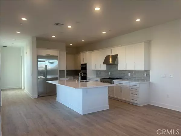 Valencia, CA 91381,27333 Creekwood LN