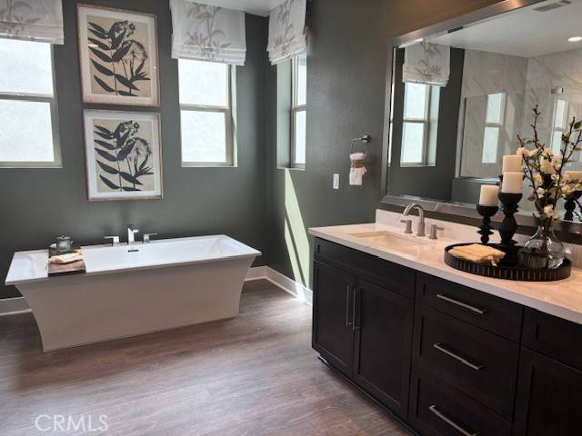 Valencia, CA 91381,27340 Creekwood LN