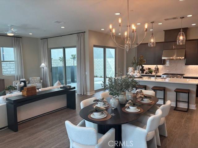 Valencia, CA 91381,27340 Creekwood LN