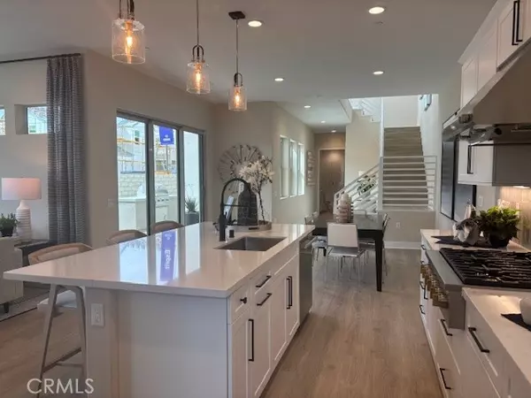 Valencia, CA 91381,27346 Creekwood LN