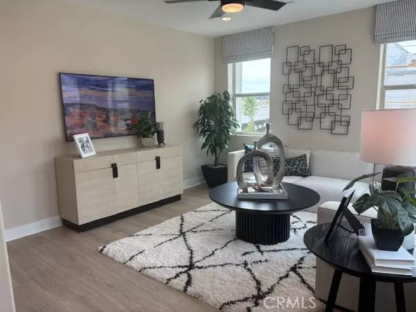 Valencia, CA 91381,27346 Creekwood LN