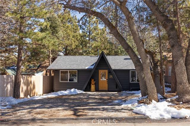 737 Sunset LN, Sugarloaf, CA 92386
