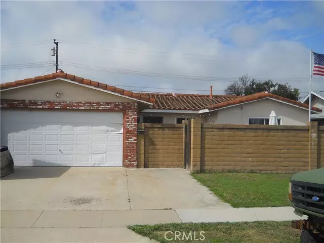 14621 Chalet LN, Huntington Beach, CA 92647