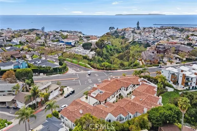 401 Seaward RD 2, Corona Del Mar, CA 92625