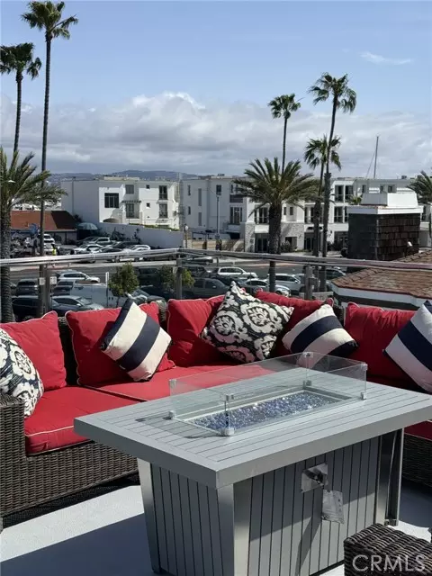 Newport Beach, CA 92663,127 25th ST