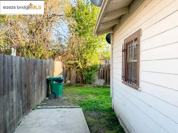 1136 89th, Oakland, CA 94621