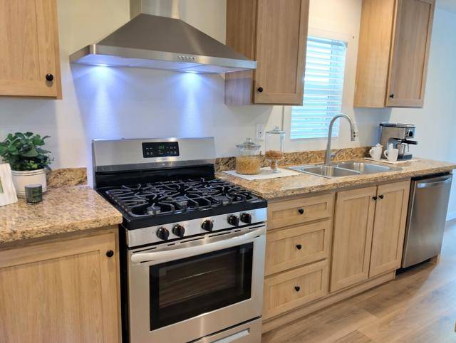 Vista, CA 92084,1506 Oak 67