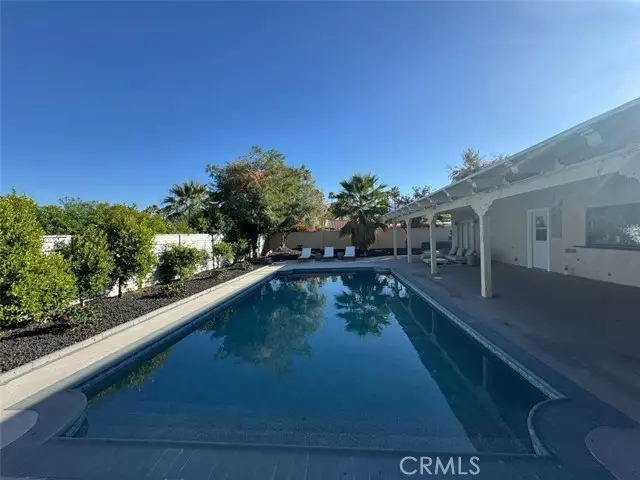 1388 S Farrell DR, Palm Springs, CA 92264