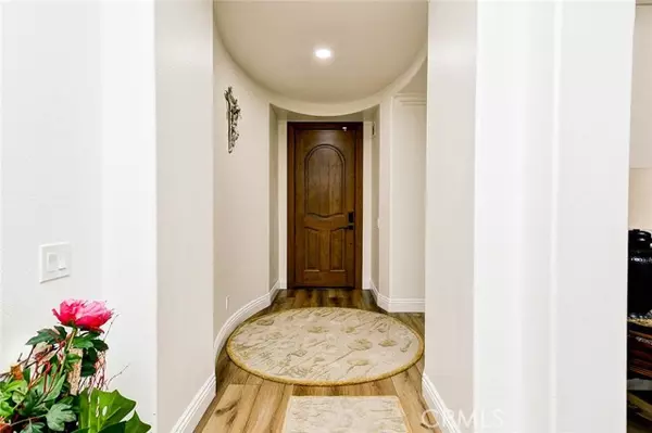 Irvine, CA 92602,2 Dos Rios