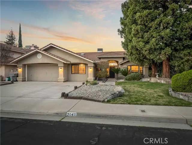 2043 Escalon AVE, Clovis, CA 93611