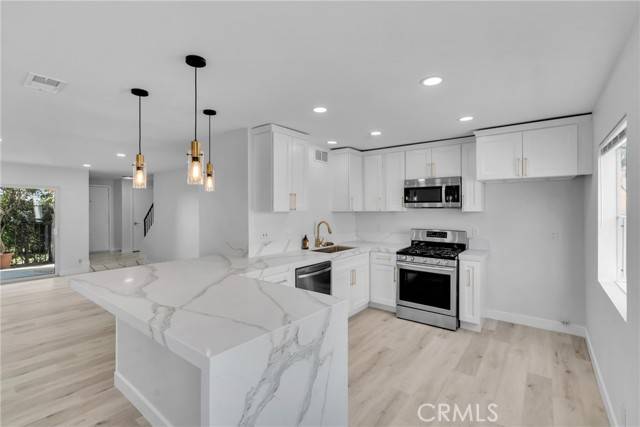 9584 Via Bernardo, Burbank, CA 91504