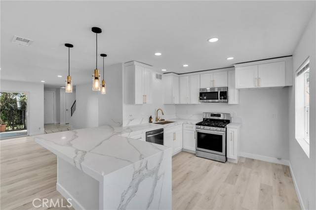 9584 Via Bernardo, Burbank, CA 91504