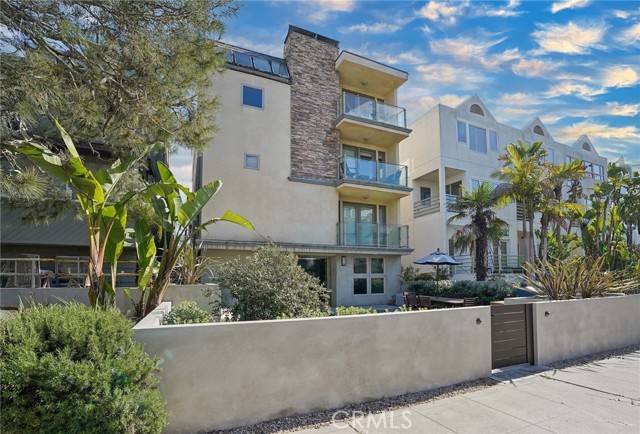 24 Voyage ST 2, Marina Del Rey, CA 90292