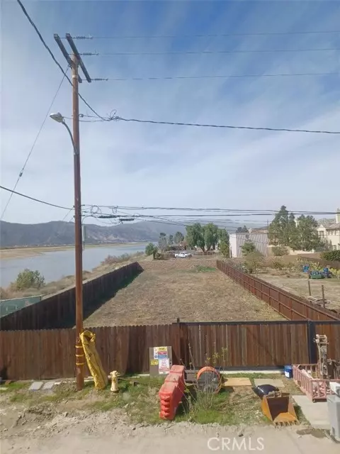 Lake Elsinore, CA 92530,51 Elm ST