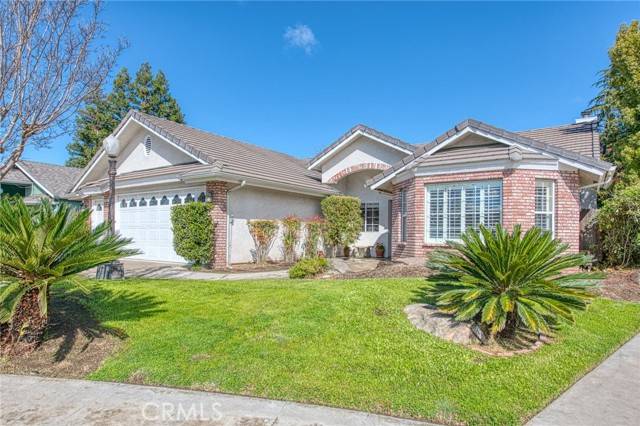 365 W Vartikian AVE, Clovis, CA 93612