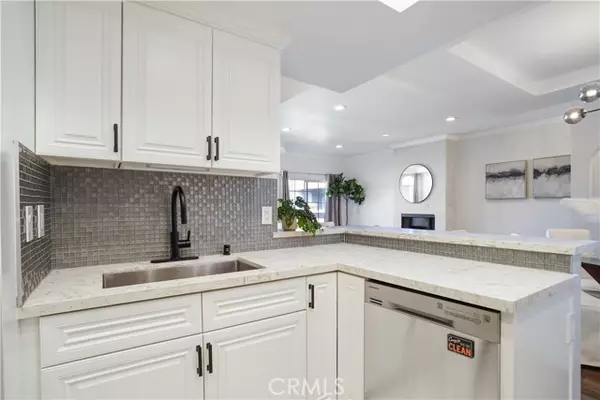 Sherman Oaks, CA 91403,14960 Dickens ST 307