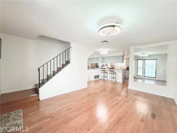 Woodland Hills, CA 91367,22131 Oxnard ST