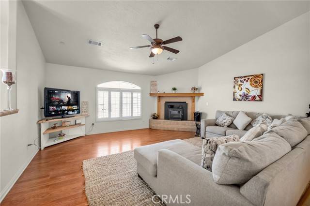 Phelan, CA 92371,8370 Wolf DR
