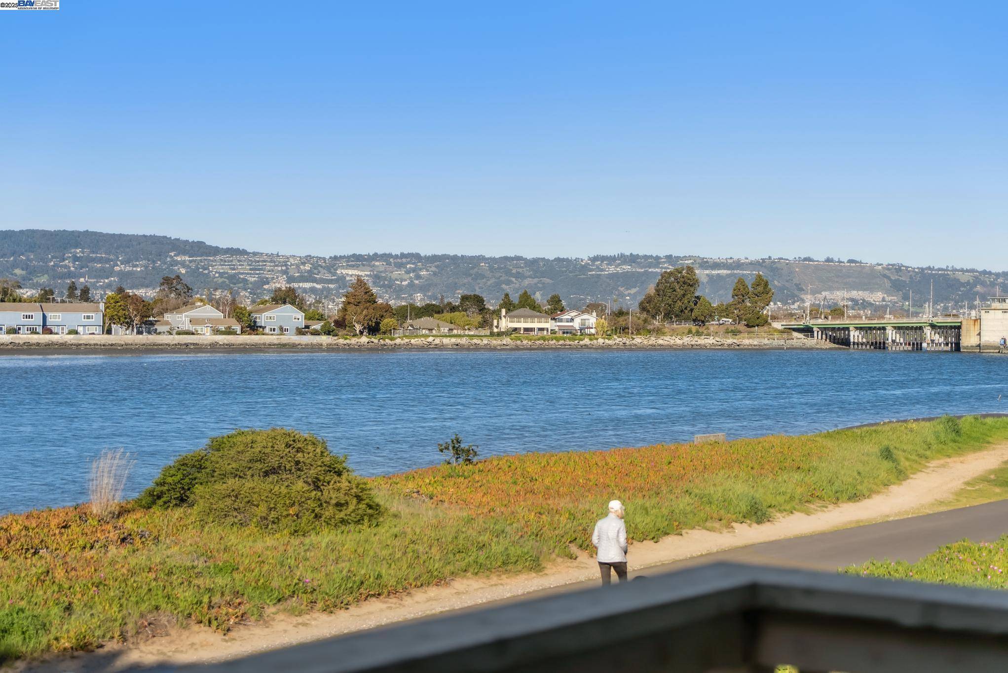 9 Palm Beach Ln, Alameda, CA 94502