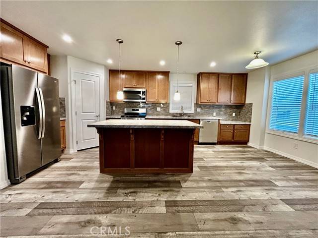 Hemet, CA 92543,675 W. Oakland Ave D1