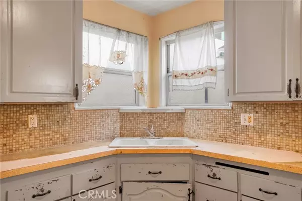 Los Angeles, CA 90059,10807 Compton AVE