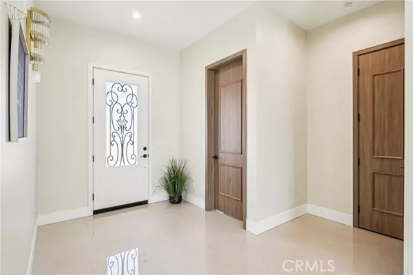 Bellflower, CA 90706,10349 mapledale ST