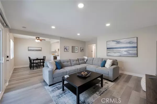 824 E Fairway DR, Orange, CA 92866