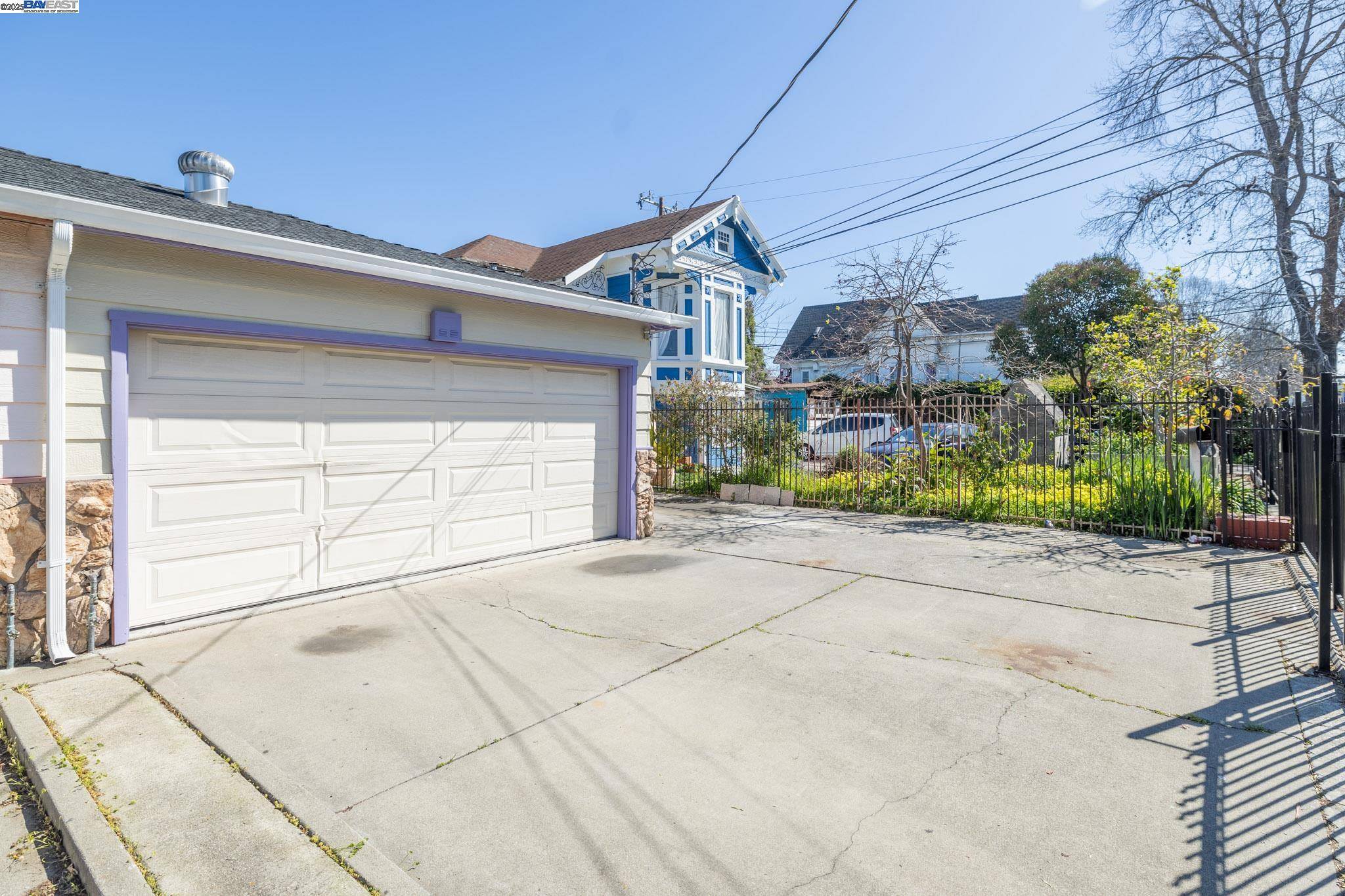 Oakland, CA 94601,2540 E 16Th St