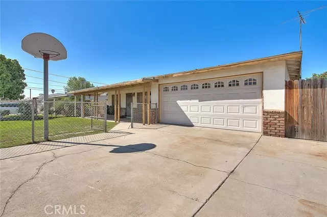 9842 Magnolia ST, Bloomington, CA 92316