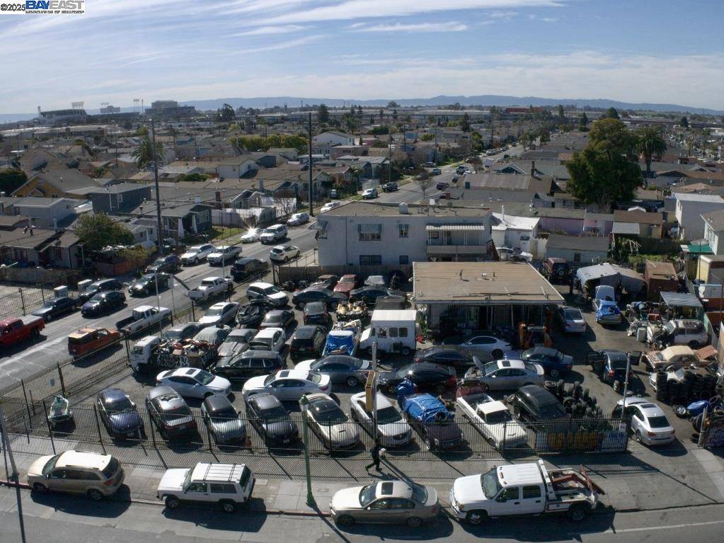 Oakland, CA 94621,5825 International Blvd