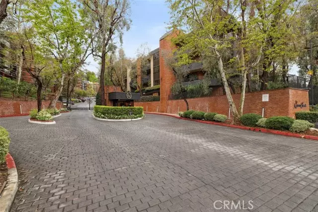 4719 Park Encino LN 132, Encino, CA 91436