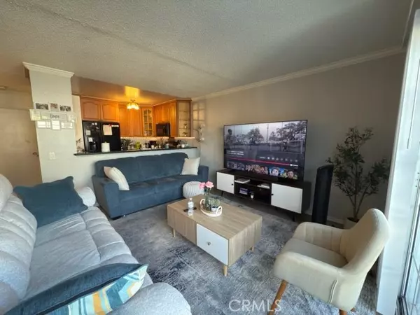 20930 Parthenia ST 216, Canoga Park, CA 91304