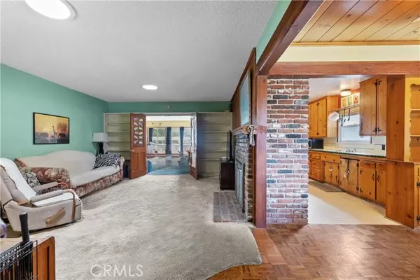 Granada Hills, CA 91344,11046 White Oak AVE