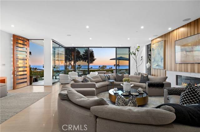 Corona Del Mar, CA 92625,2914 Ocean BLD