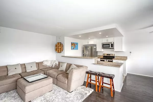 Long Beach, CA 90814,420 Redondo AVE 207