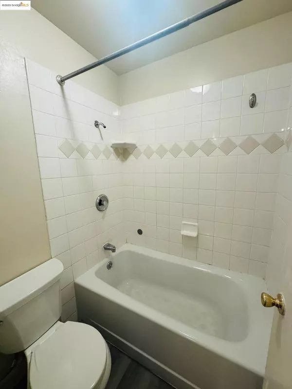 Concord, CA 94518,1076 Mohr Ln B