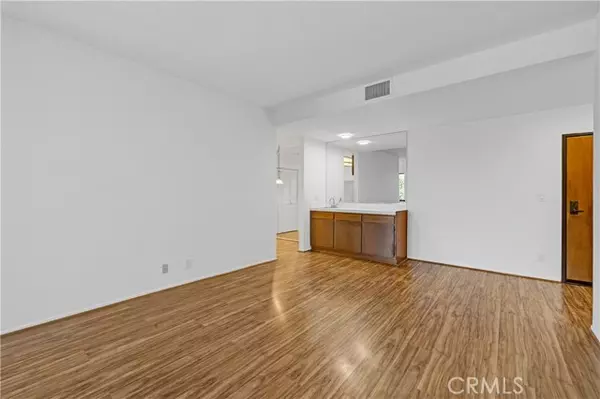 Sherman Oaks, CA 91423,13331 Moorpark ST 226