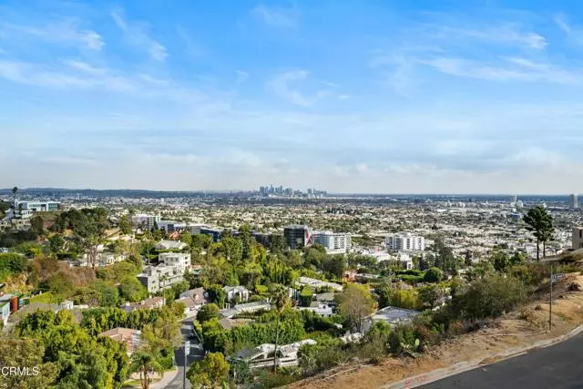 Los Angeles, CA 90069,8871 Collingwood DR