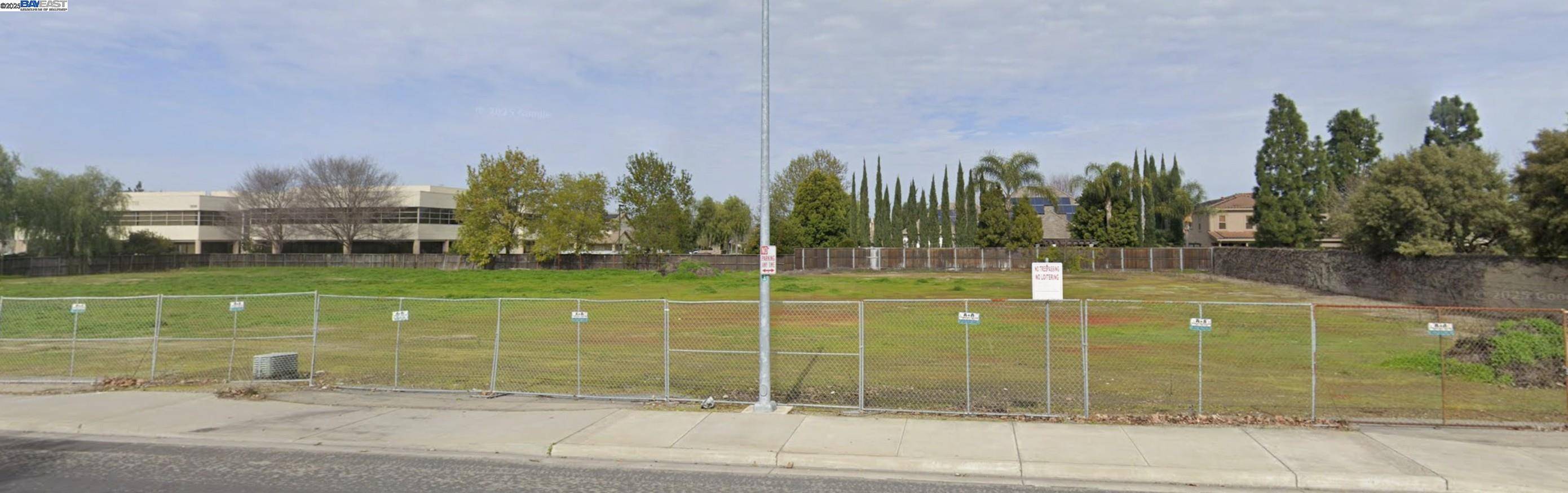 1811 W Kettleman LN, Lodi, CA 95242