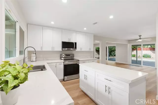 19437 Bryant ST, Northridge, CA 91324